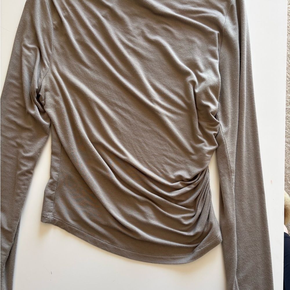 Dynamite Olive Asymmetrical Ruched Long Sleeve Top Size Small - Picture 2 of 5
